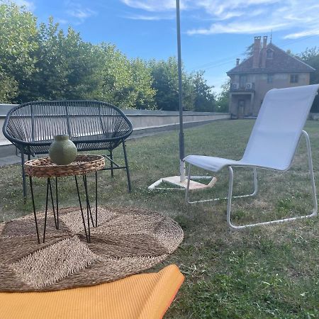 Jolie Cabane Avec Jacuzzi Pour Les Amoureux De La Nature Tullins エクステリア 写真