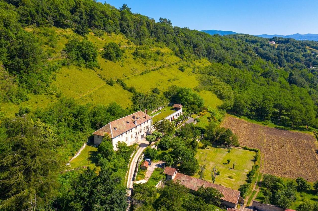 Jolie Cabane Avec Jacuzzi Pour Les Amoureux De La Nature Tullins エクステリア 写真
