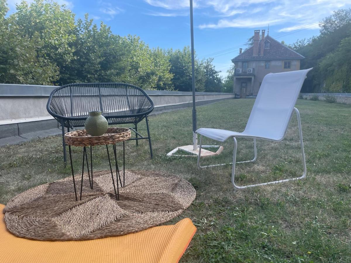 Jolie Cabane Avec Jacuzzi Pour Les Amoureux De La Nature Tullins エクステリア 写真