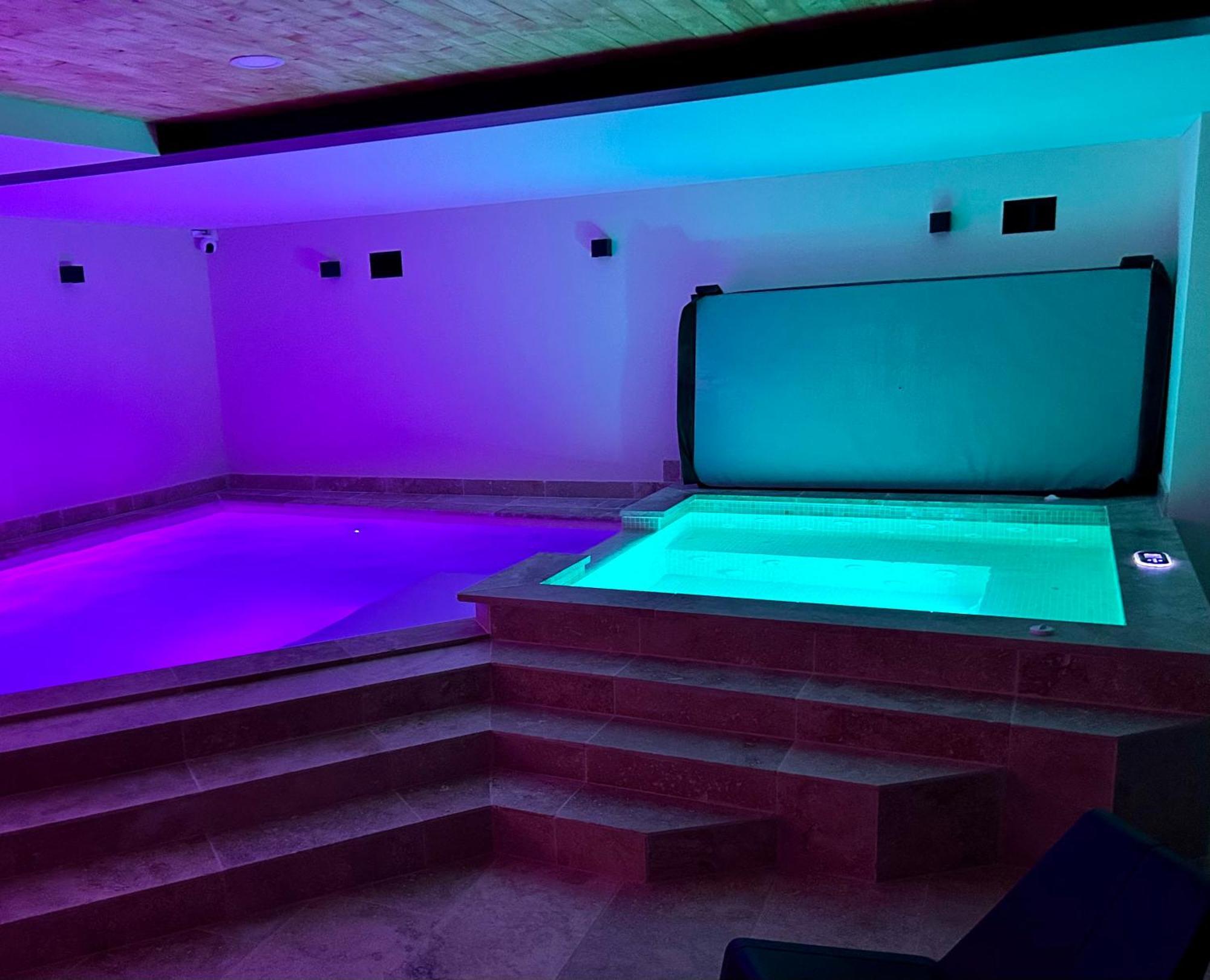 Jolie Cabane Avec Jacuzzi Pour Les Amoureux De La Nature Tullins エクステリア 写真